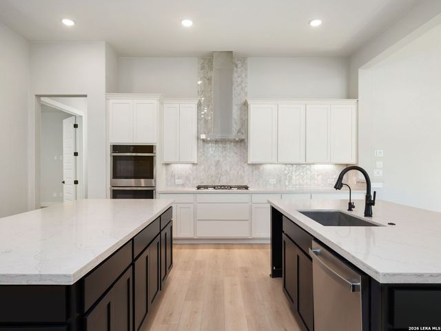 217 Poe Parkway, Castroville, TX 78009
