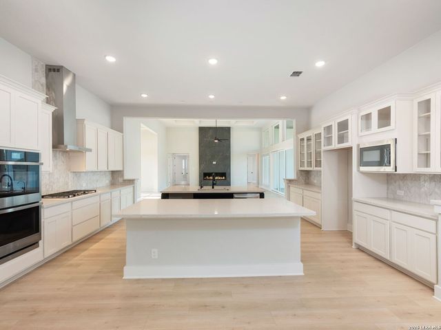 217 Poe Parkway, Castroville, TX 78009