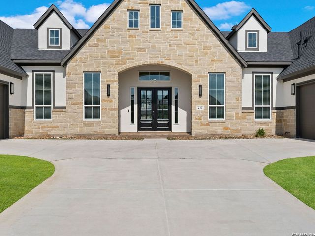 217 Poe Parkway, Castroville, TX 78009