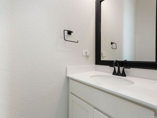 217 Poe Parkway, Castroville, TX 78009