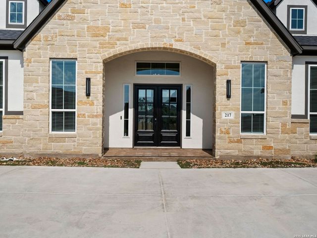 217 Poe Parkway, Castroville, TX 78009