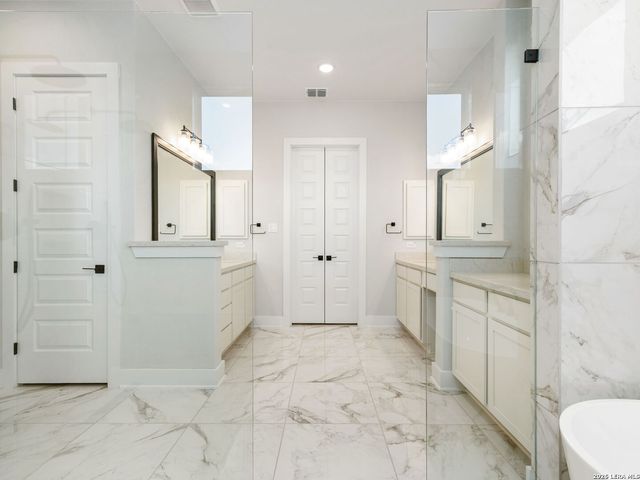 217 Poe Parkway, Castroville, TX 78009