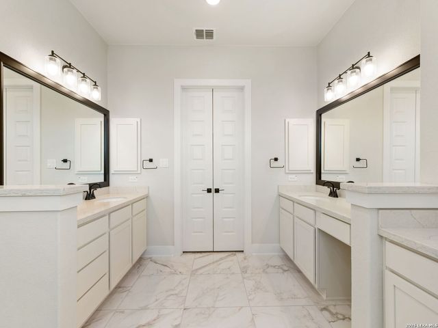 217 Poe Parkway, Castroville, TX 78009