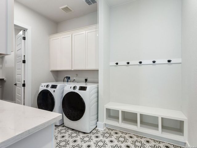217 Poe Parkway, Castroville, TX 78009