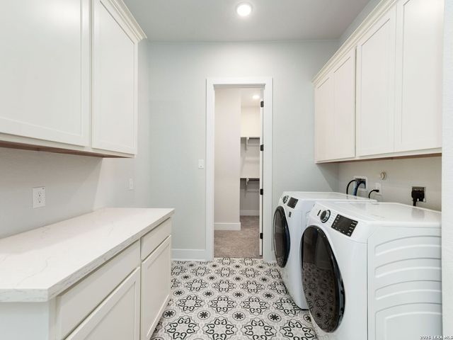 217 Poe Parkway, Castroville, TX 78009