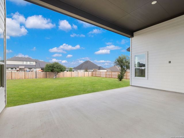 217 Poe Parkway, Castroville, TX 78009
