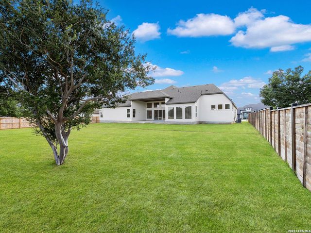 217 Poe Parkway, Castroville, TX 78009