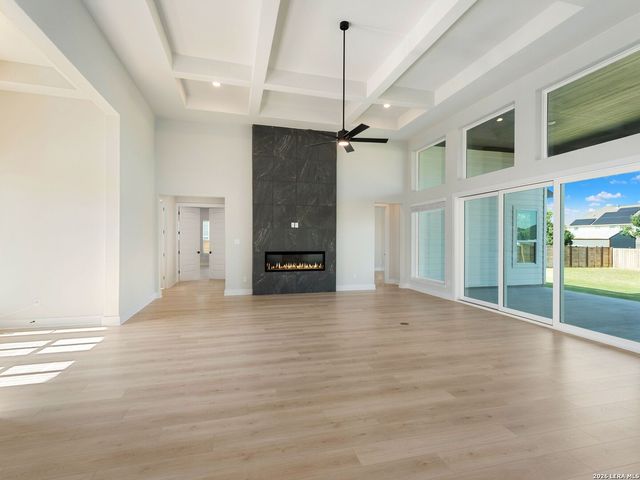 217 Poe Parkway, Castroville, TX 78009