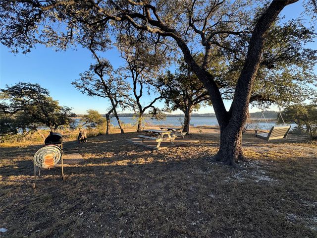 918 Debco LN, Spicewood, TX 78669