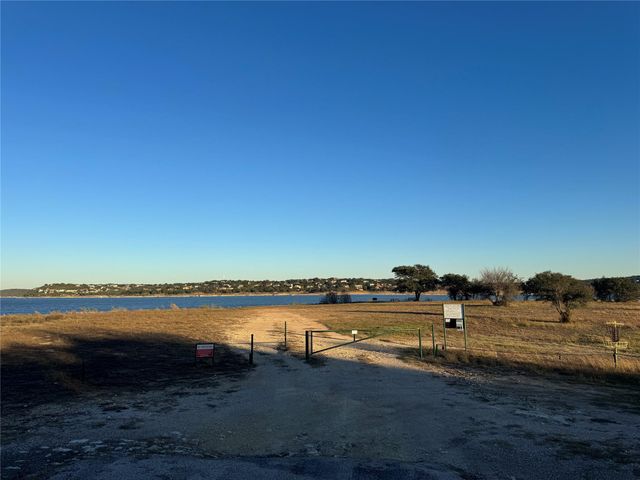 918 Debco LN, Spicewood, TX 78669