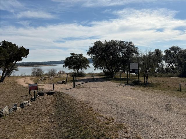 918 Debco LN, Spicewood, TX 78669