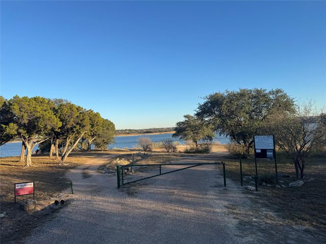 918 Debco LN, Spicewood, TX 78669