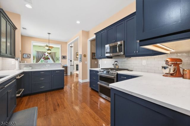 23 Schindler Ct, Franklin Twp., NJ 08873