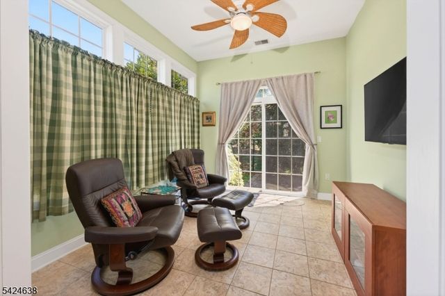 23 Schindler Ct, Franklin Twp., NJ 08873