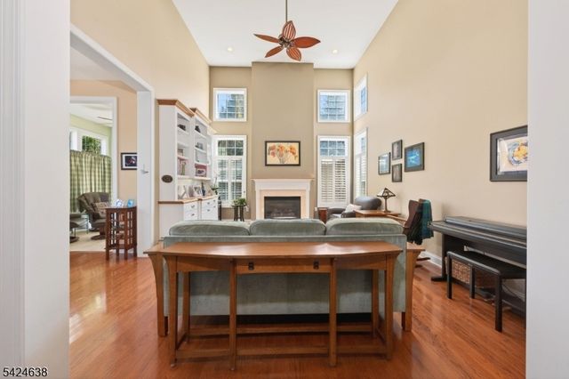 23 Schindler Ct, Franklin Twp., NJ 08873