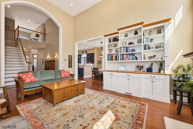 23 Schindler Ct, Franklin Twp., NJ 08873