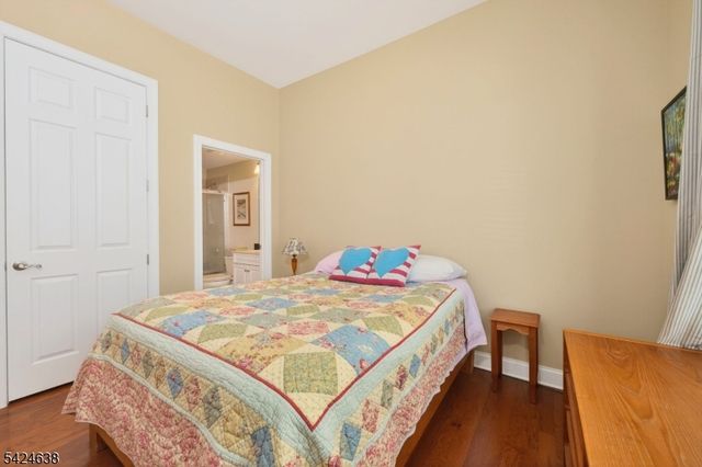 23 Schindler Ct, Franklin Twp., NJ 08873