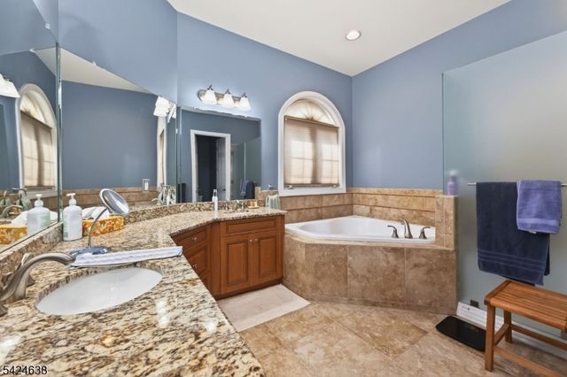 23 Schindler Ct, Franklin Twp., NJ 08873