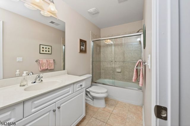 23 Schindler Ct, Franklin Twp., NJ 08873