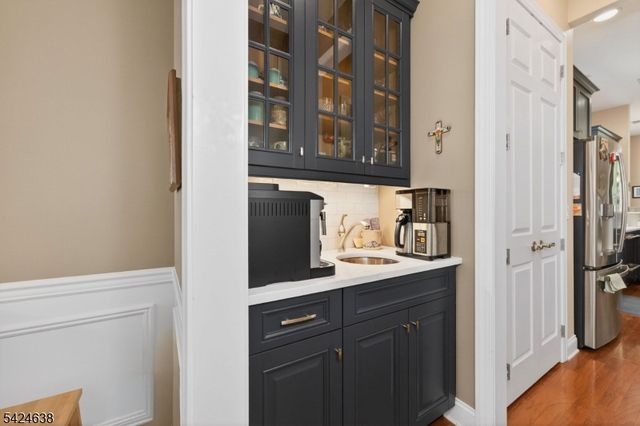 23 Schindler Ct, Franklin Twp., NJ 08873