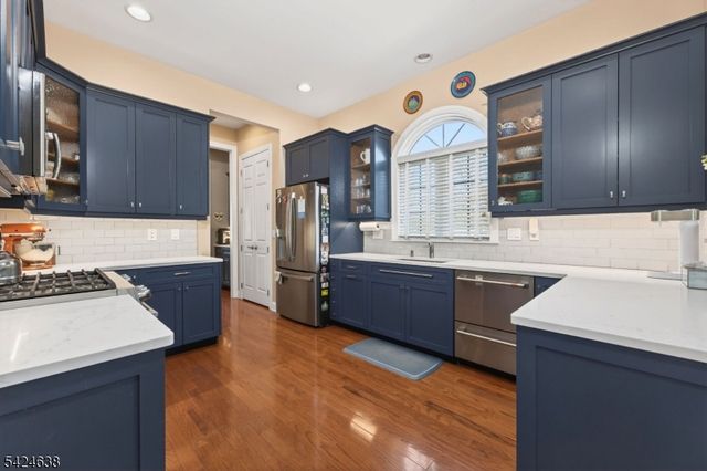 23 Schindler Ct, Franklin Twp., NJ 08873