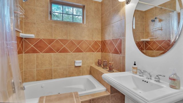 535 Cacahuate SW, Albuquerque, NM 87105