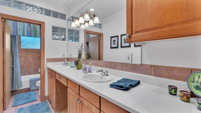 535 Cacahuate SW, Albuquerque, NM 87105