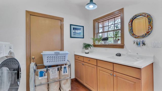 535 Cacahuate SW, Albuquerque, NM 87105