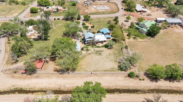 535 Cacahuate SW, Albuquerque, NM 87105