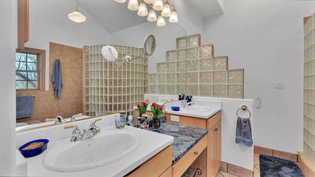 535 Cacahuate SW, Albuquerque, NM 87105