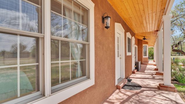 535 Cacahuate SW, Albuquerque, NM 87105