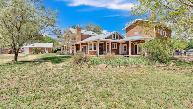 535 Cacahuate SW, Albuquerque, NM 87105