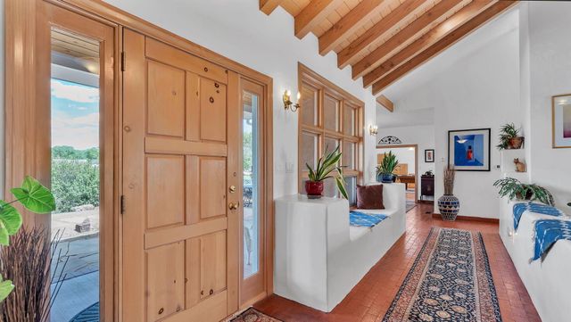 535 Cacahuate SW, Albuquerque, NM 87105