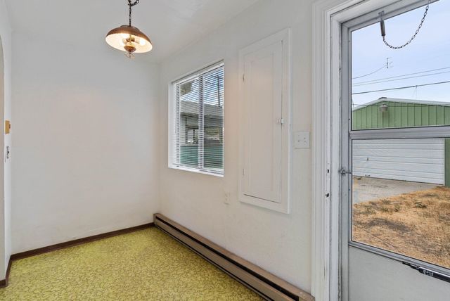 917 E Bridgeport Ave, Spokane, DE 99207