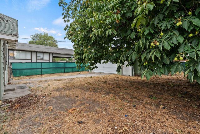 917 E Bridgeport Ave, Spokane, DE 99207