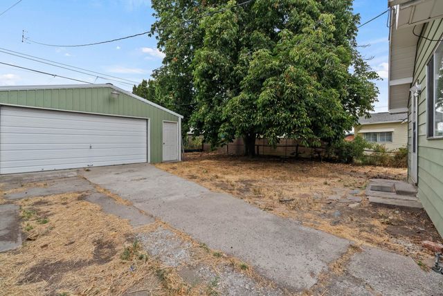 917 E Bridgeport Ave, Spokane, DE 99207