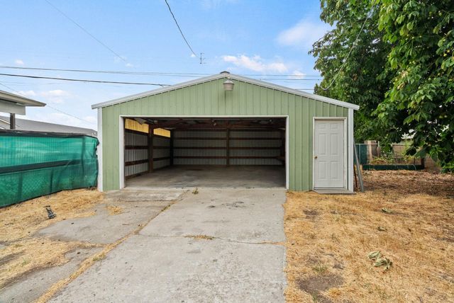 917 E Bridgeport Ave, Spokane, DE 99207