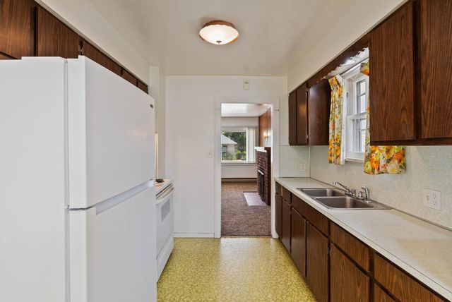 917 E Bridgeport Ave, Spokane, DE 99207