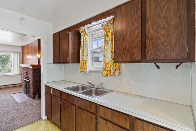 917 E Bridgeport Ave, Spokane, DE 99207