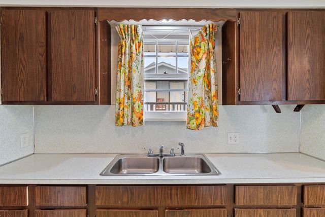 917 E Bridgeport Ave, Spokane, DE 99207