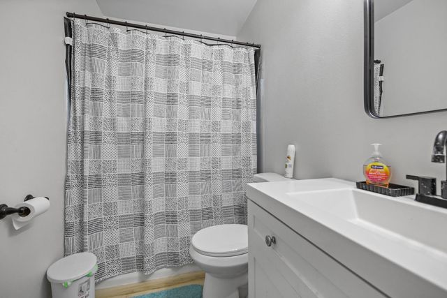 3011 De Ovan Ave, Stockton, CA 95204