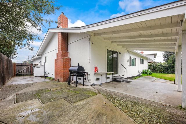 3011 De Ovan Ave, Stockton, CA 95204