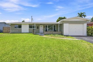 7640 NW 8th Street, Pembroke Pines, FL 33024