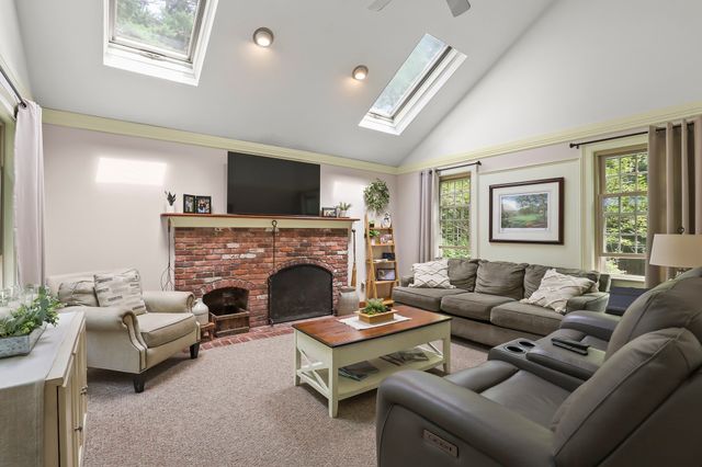 5 Dawn Way, Carver, MA 02330