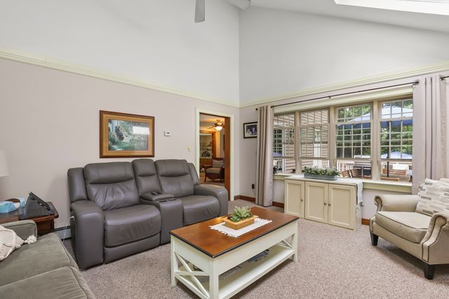 5 Dawn Way, Carver, MA 02330