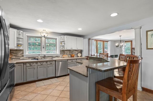 5 Dawn Way, Carver, MA 02330