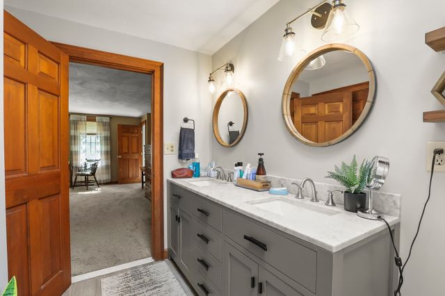 5 Dawn Way, Carver, MA 02330