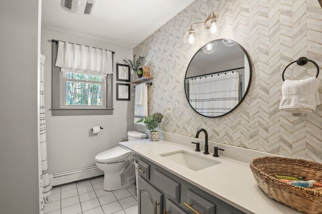 5 Dawn Way, Carver, MA 02330