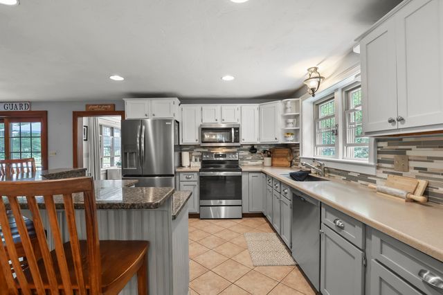 5 Dawn Way, Carver, MA 02330