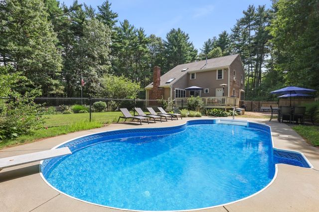 5 Dawn Way, Carver, MA 02330
